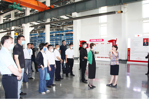 泉州市委常委、組織部部長(zhǎng)盧秀萍一行蒞臨九洲集團(tuán)調(diào)研考察