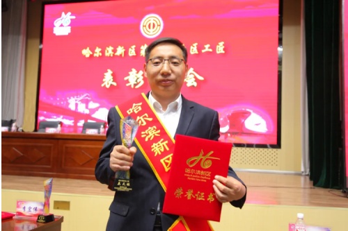 喜報(bào)|電源事業(yè)部吳天柱總經(jīng)理榮獲“新區(qū)工匠”榮譽(yù)稱號(hào)